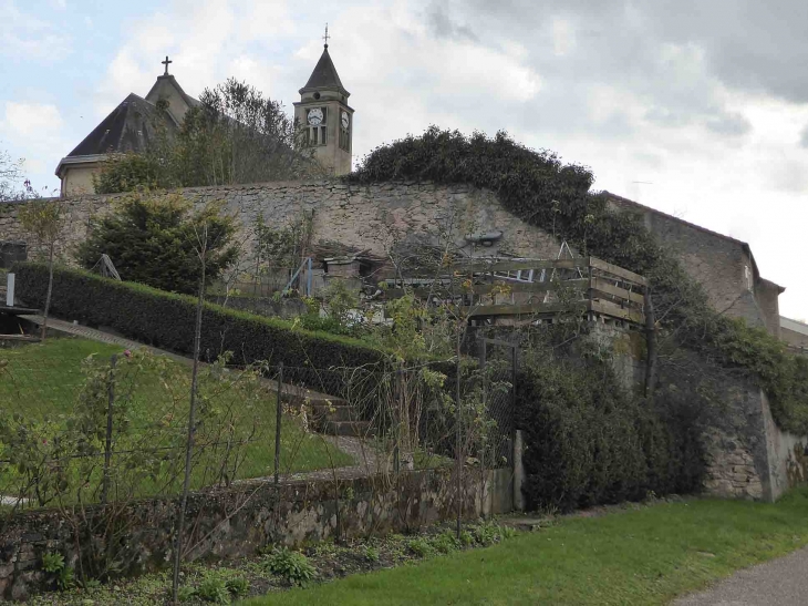 L'église vue des rives de la Moselle - Rettel