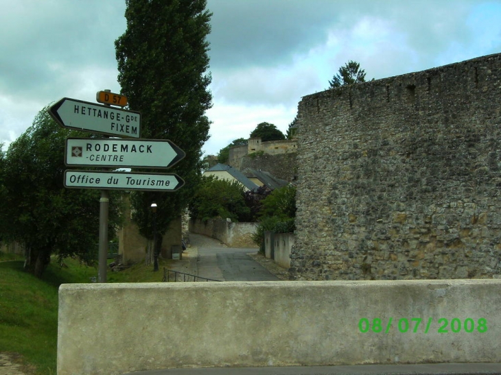 Vue extérieure de la cité - Rodemack