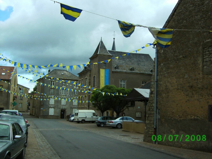 Face à l'office du tourisme - Rodemack