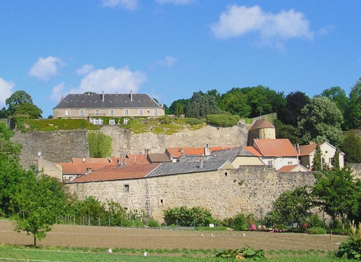 Rodemack, Château et Remparts