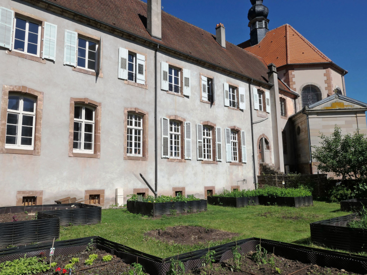 Le prieuré et sin jardin - Saint-Quirin