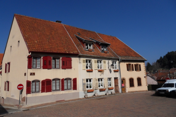 Maisons place de l - Saint-Quirin