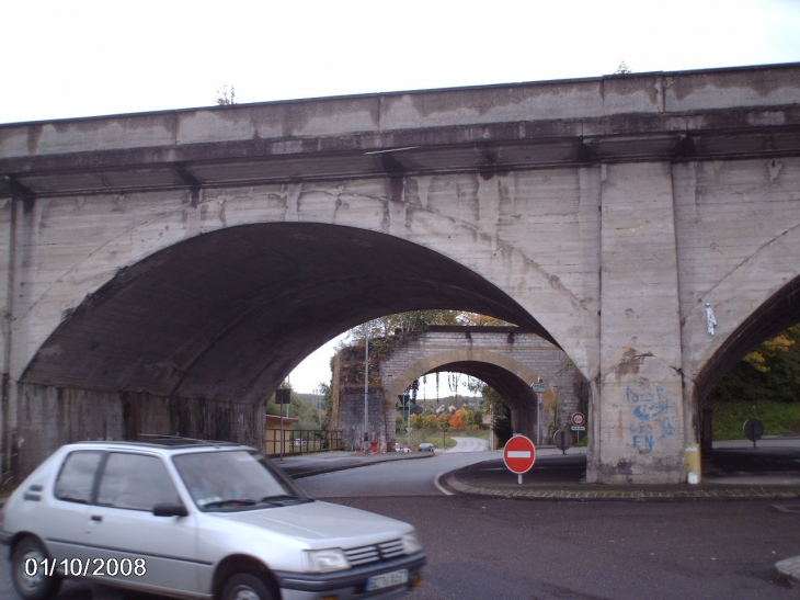 Route le long du canal - Sarreguemines