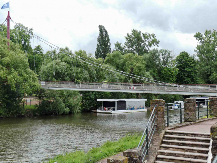 Passerelle piétonne sur la Sarre - Sarreguemines