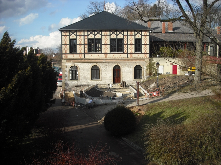 LA  CASINO EN TRAVAUX POUR UN RESTAU. - Sarreguemines