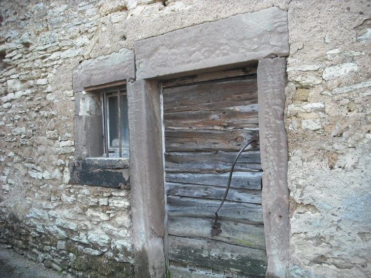 Dans la ruelle porte etable - Sarreguemines