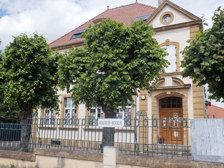 La mairie-école  - Secourt