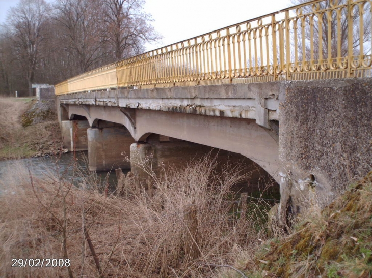 Pont à restaurer - Sillegny