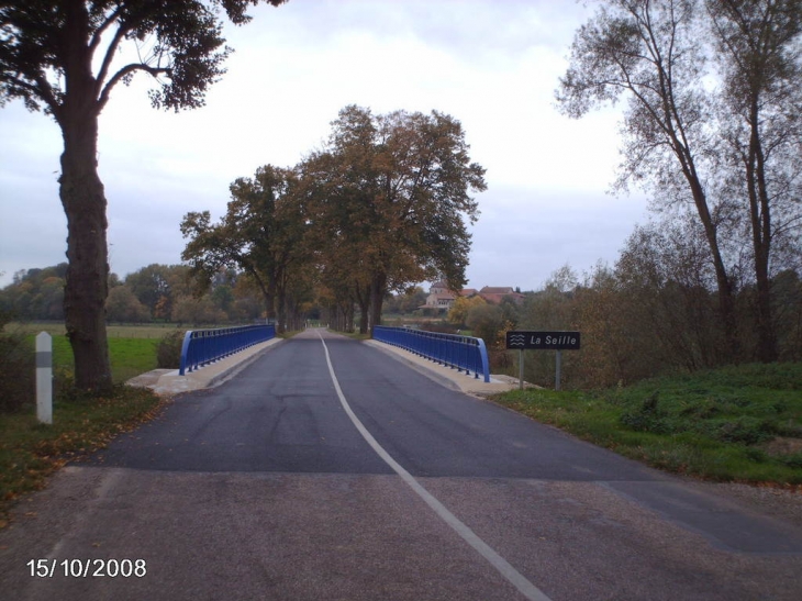 Pont de la Seille refait. - Sillegny