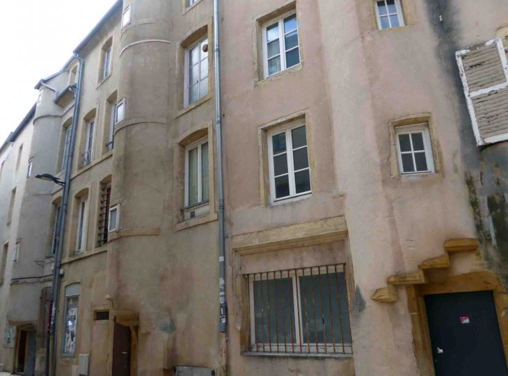 Rue de la Tour : tourelles d'escalier - Thionville