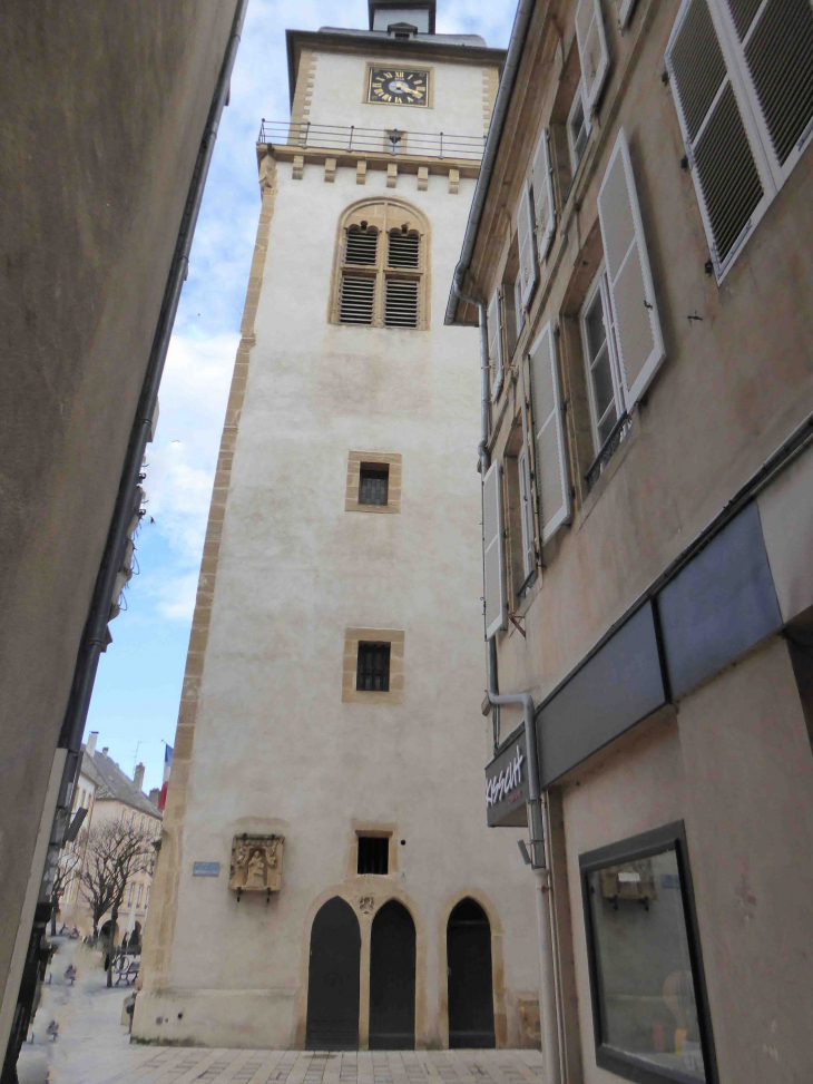 Rue de l'Ancien Hôtel de Ville : le beffroi - Thionville