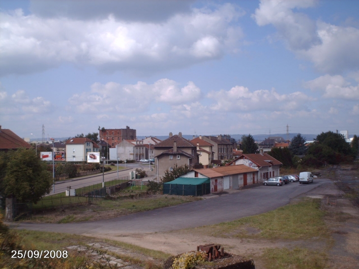 Vue sur la rue principale - Uckange