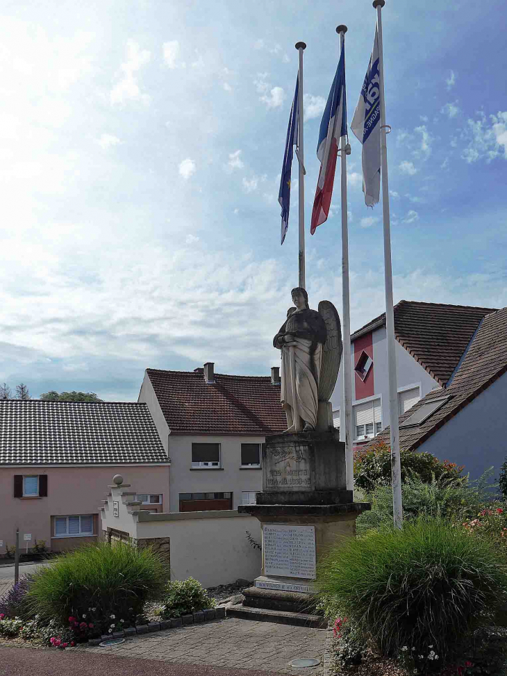 Le monument aux morts - Wœlfling-lès-Sarreguemines