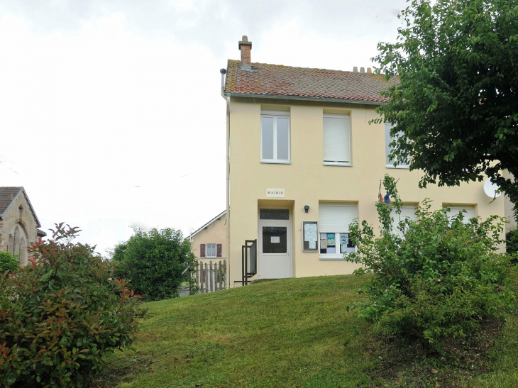 Entrée de l'église et entrée de la mairie - Zommange