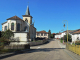 l'église dans la rue principale