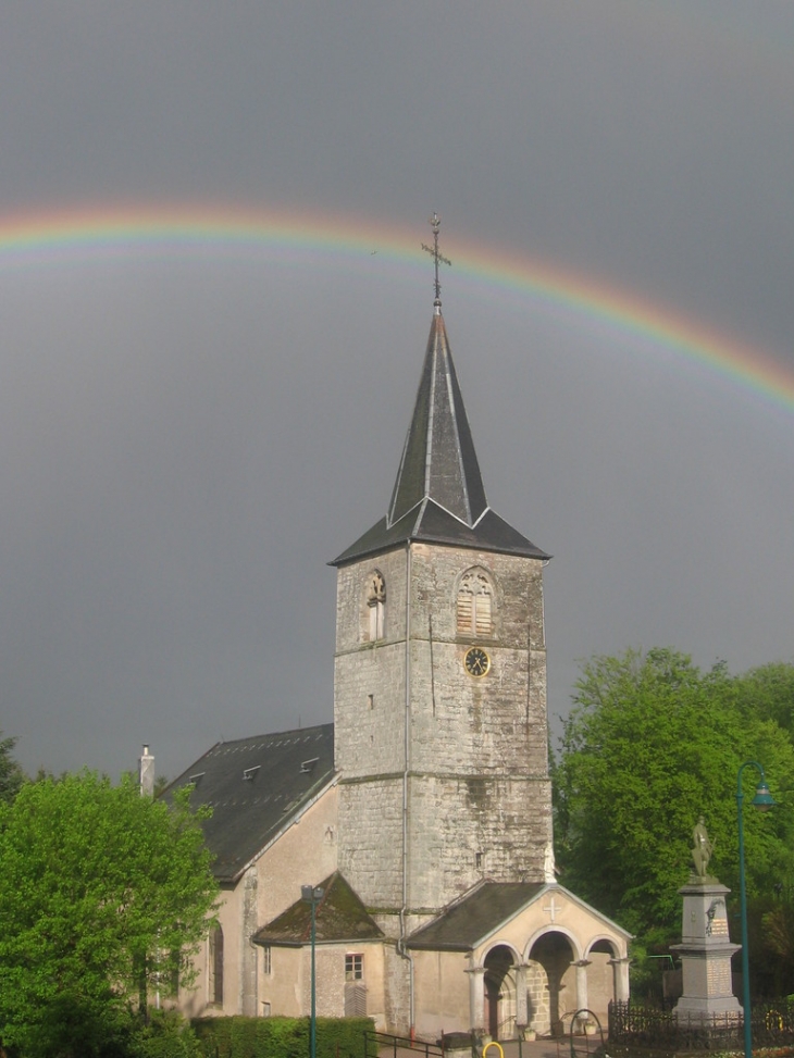 Vu générale du village + église St Blaise - Bellefontaine