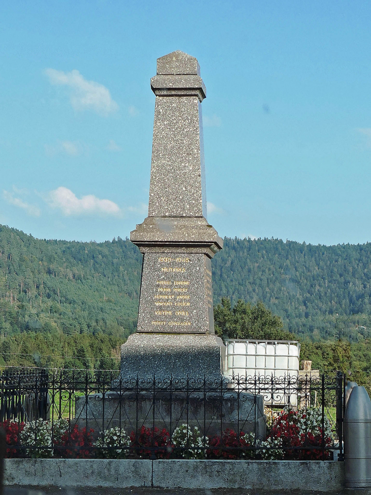 Le monument aux morts - Belmont-sur-Buttant