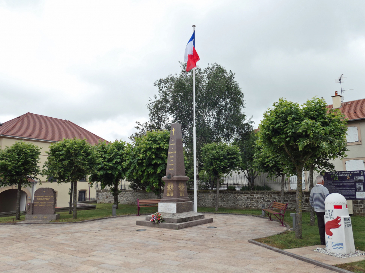 Le monument aux morts - Bulgnéville