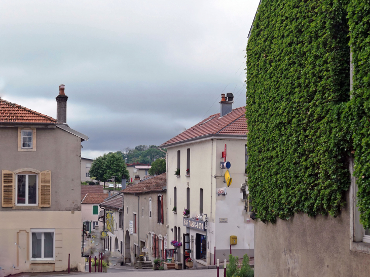 Une rue dans le centre - Bulgnéville