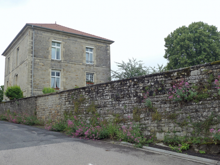 Maison au sommet de la côte - Bulgnéville