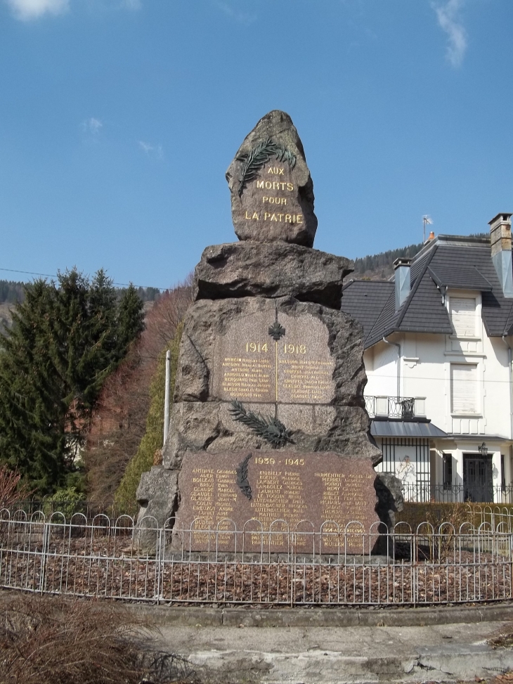 Le monument aux morts trés original - Bussang