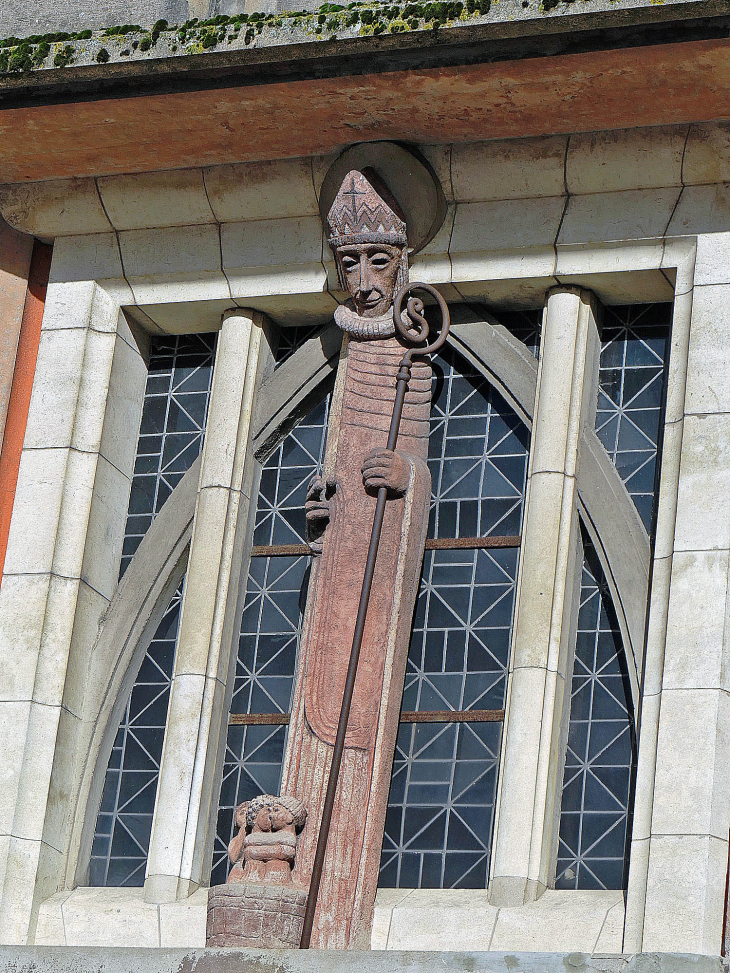 La statue de Saint Nicolas au dessus de l'entrée - Charmes