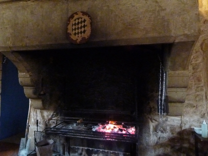 La cheminée de l'auberge médiévale - Châtillon-sur-Saône