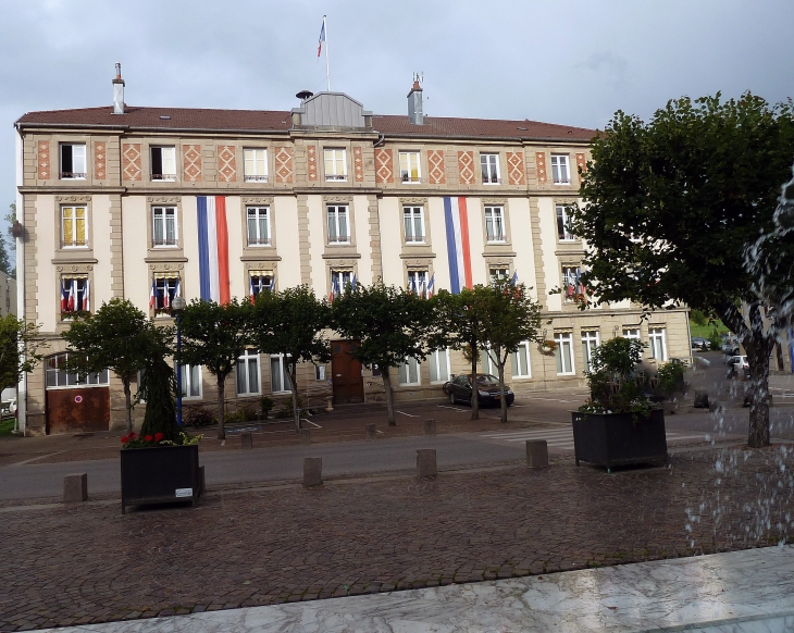 L'hôtel de ville - Contrexéville