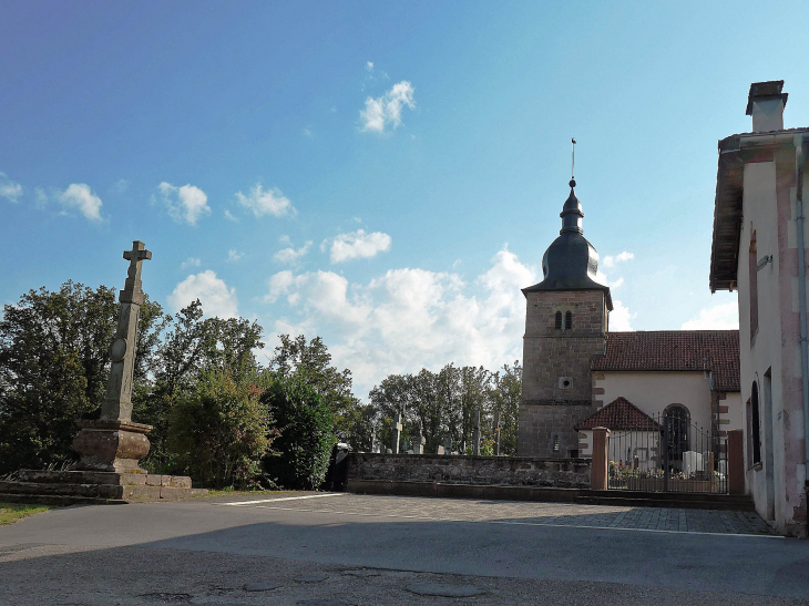 Eglise du Haut de Belmont partagée entre plusieurs communes - Domfaing