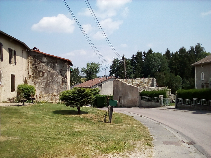 Le centre du village - Dommartin-lès-Vallois