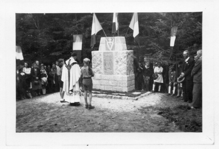 Inauguration de la stèle du Maquis du Haut du Bois en 1946 - Éloyes