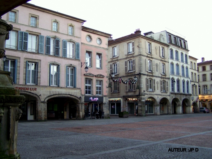 La place des Vosges Epinal - Épinal