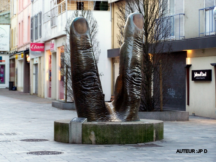 Les doigts de César  rue des Minimes Epinal - Épinal