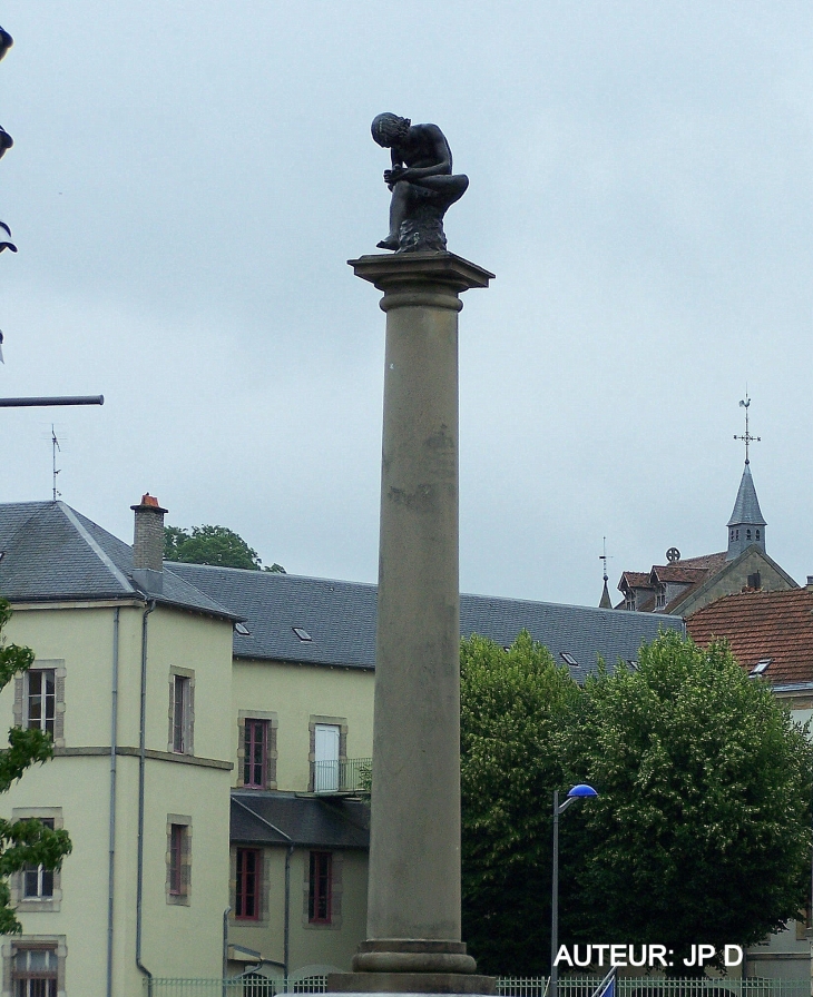 Place Pineau  Epinal - Épinal