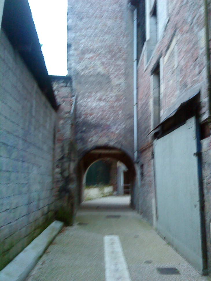 Petite ruelle non loin des remparts près du centre - Épinal