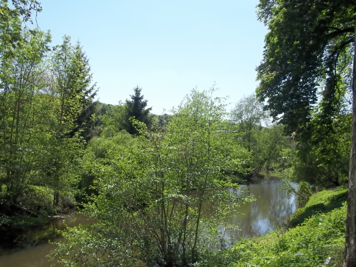 Le calme du village - Fontenoy-le-Château