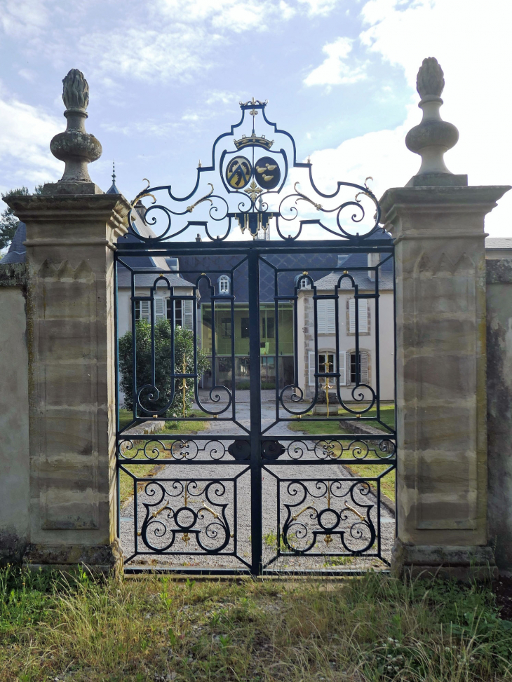 L'entrée du château - Girecourt-sur-Durbion