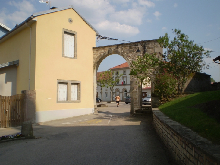 Accès à la place de la mairie - Hadol