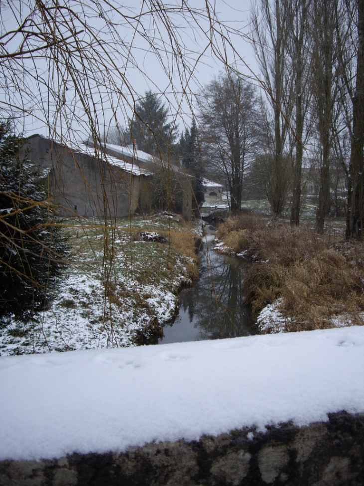 Le ruisseau sous la neige - Hennecourt