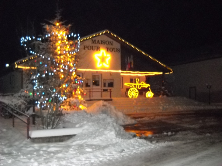 La Mairie le Soir de Noël - Housseras