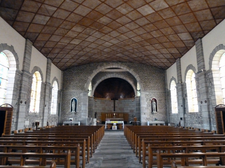 Dans l'église - Le Clerjus