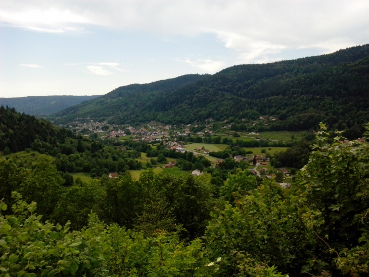 Vue du Ménil de la chapelle de la pitié - Le Ménil