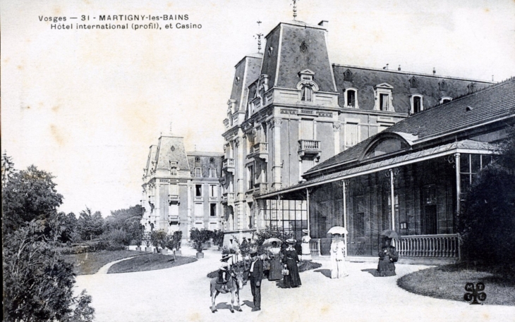 Hotel international et Casino, vers 1920 (carte postale ancienne). - Martigny-les-Bains