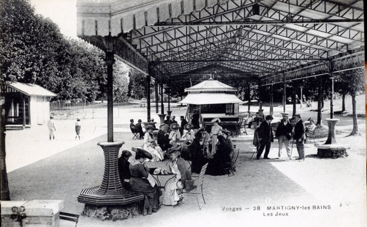 Les Jeux, vers 1920 (carte postale ancienne). - Martigny-les-Bains