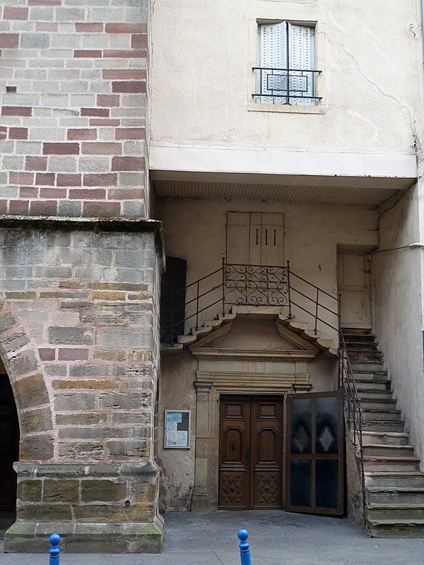 Entrée de maison à côté de l'église - Mirecourt