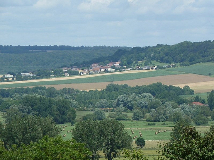 Vue sur le village - Moncel-sur-Vair