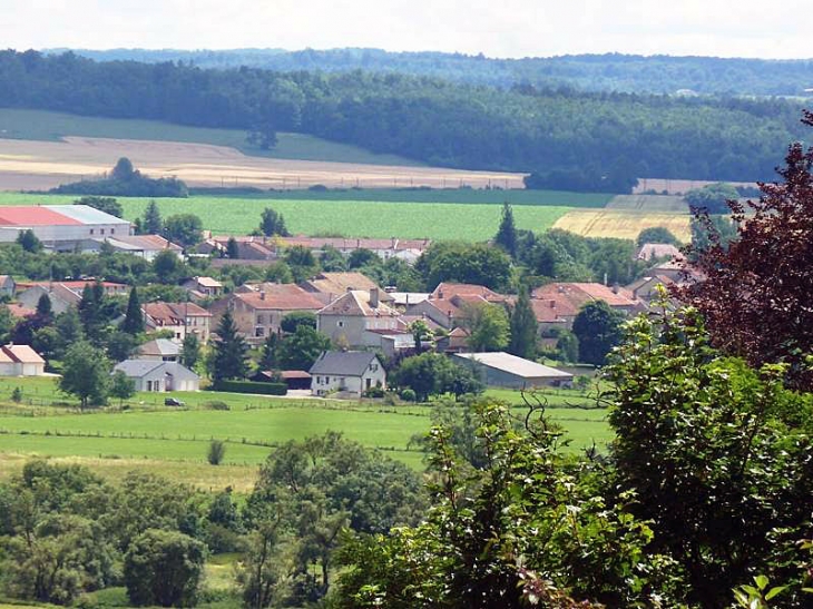 Vue sur le village - Moncel-sur-Vair