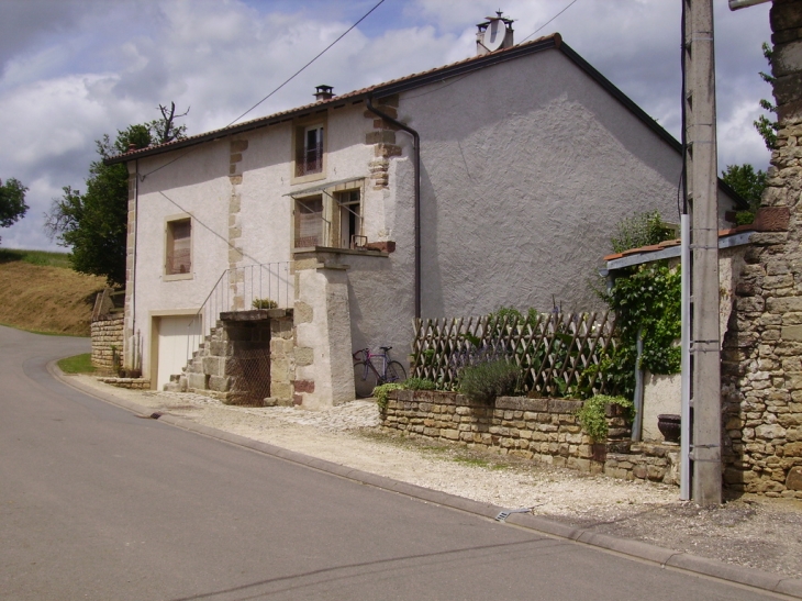 En bas de la route de la croix - Morizécourt