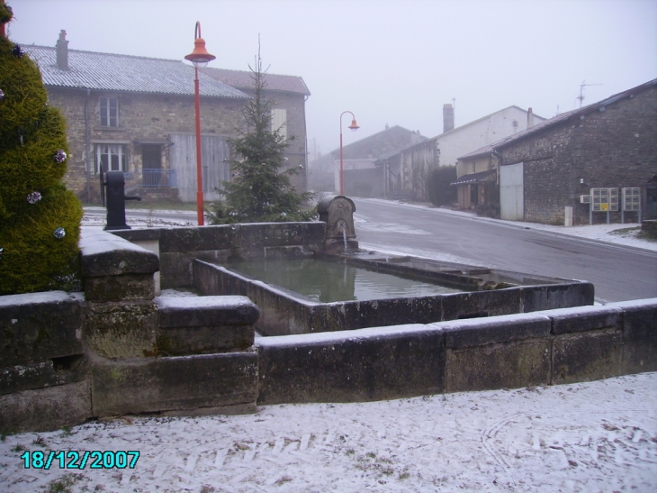 A droite, rue principale - Morizécourt