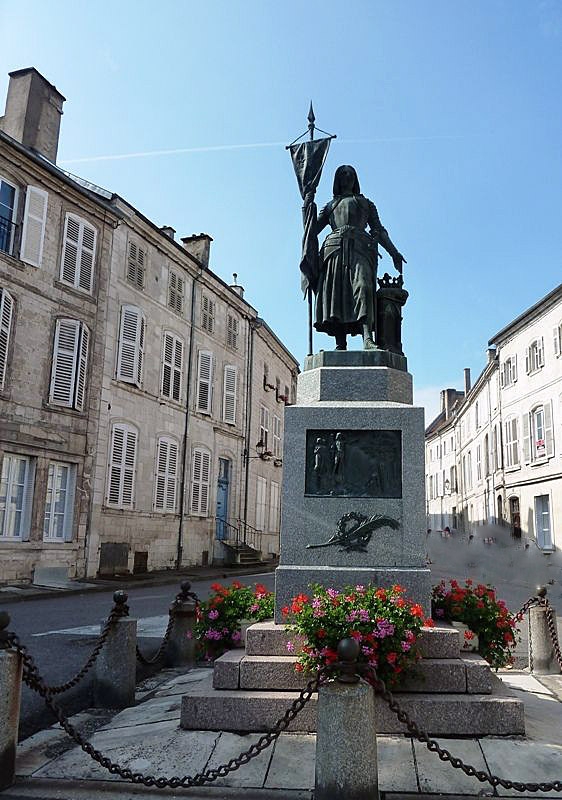 La place Jeanne d'Arc - Neufchâteau